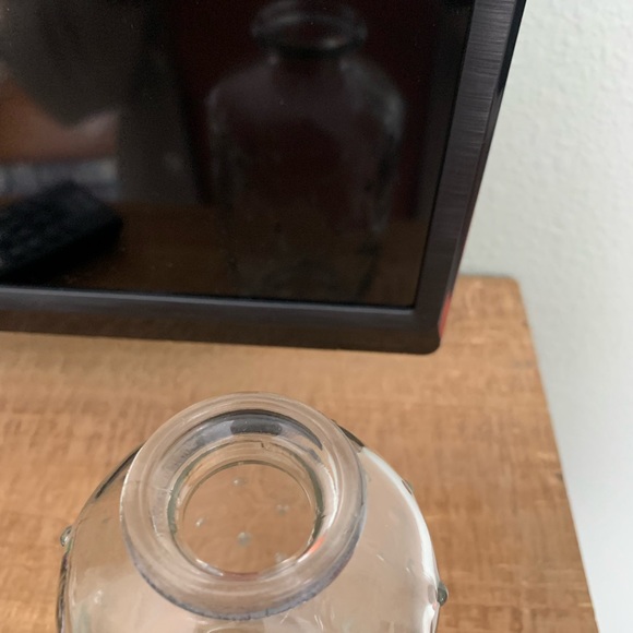 Clear glass vase with clear polka dot detail - Picture 4 of 5